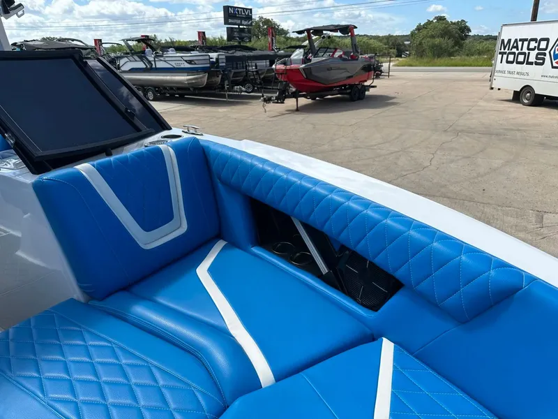 Slide: The Image of Tigé 25ZX 2022 - 42