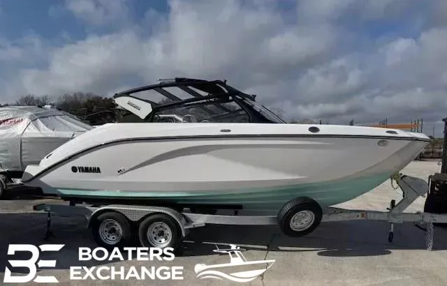 Slide: The Image of Yamaha 222S 2025 - 1