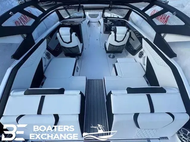 Slide: The Image of Yamaha 222S 2025 - 3