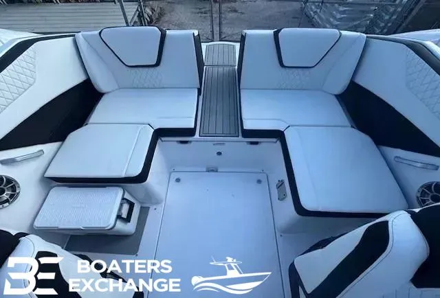 Slide: The Image of Yamaha 222S 2025 - 4