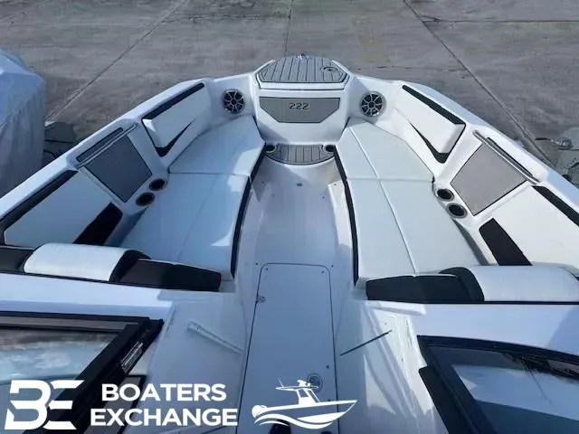 Slide: The Image of Yamaha 222S 2025 - 8