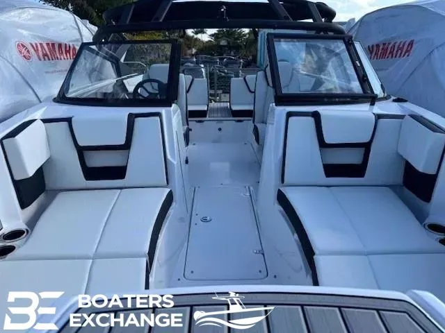 Slide: The Image of Yamaha 222S 2025 - 9