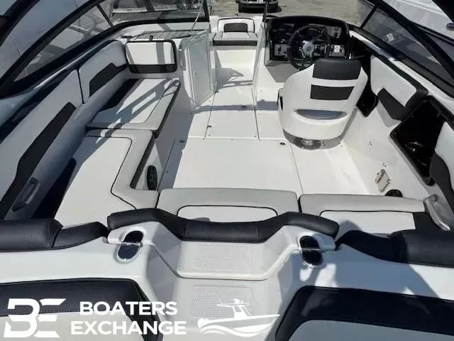 Slide: The Image of Yamaha AR195 2025 - 3