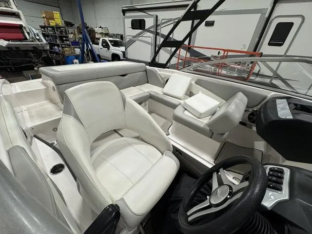 Slide: The Image of Regal 1900 ES 2020 - 10