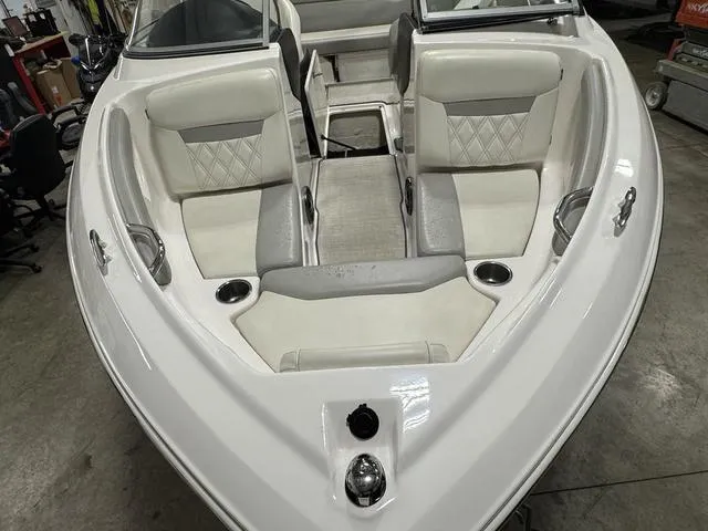 Slide: The Image of Regal 1900 ES 2020 - 5