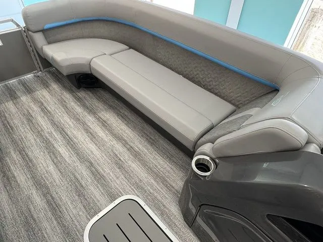 Slide: The Image of Bennington M Swingback 24 MSB 2025 - 24