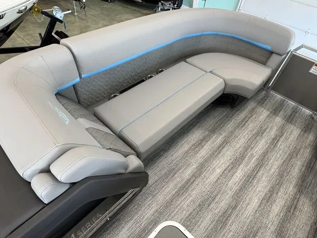 Slide: The Image of Bennington M Swingback 24 MSB 2025 - 25