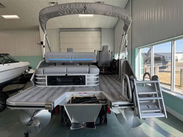 Slide: The Image of Bennington M Swingback 24 MSB 2025 - 7