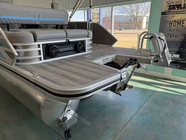 Slide: The Image of Bennington M Swingback 24 MSB 2025 - 8