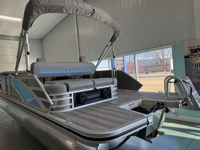 Slide: The Image of Bennington M Swingback 24 MSB 2025 - 9