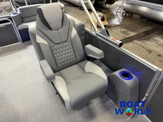 Slide: The Image of Tahoe Cascade 2385 Quad Lounge & Honda 4-Stroke EFI 2025 - 11