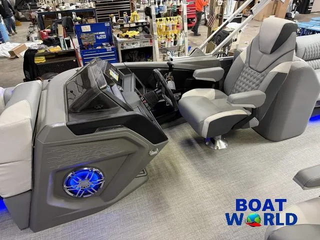 Slide: The Image of Tahoe Cascade 2385 Quad Lounge & Honda 4-Stroke EFI 2025 - 12