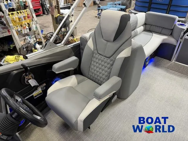 Slide: The Image of Tahoe Cascade 2385 Quad Lounge & Honda 4-Stroke EFI 2025 - 13