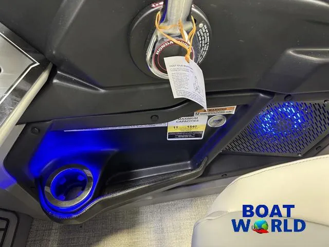 Slide: The Image of Tahoe Cascade 2385 Quad Lounge & Honda 4-Stroke EFI 2025 - 19