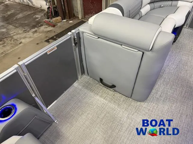 Slide: The Image of Tahoe Cascade 2385 Quad Lounge & Honda 4-Stroke EFI 2025 - 29