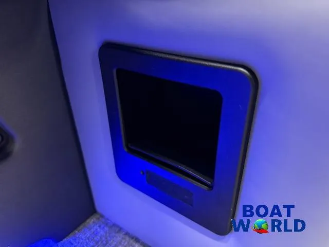 Slide: The Image of Tahoe Cascade 2385 Quad Lounge & Honda 4-Stroke EFI 2025 - 33