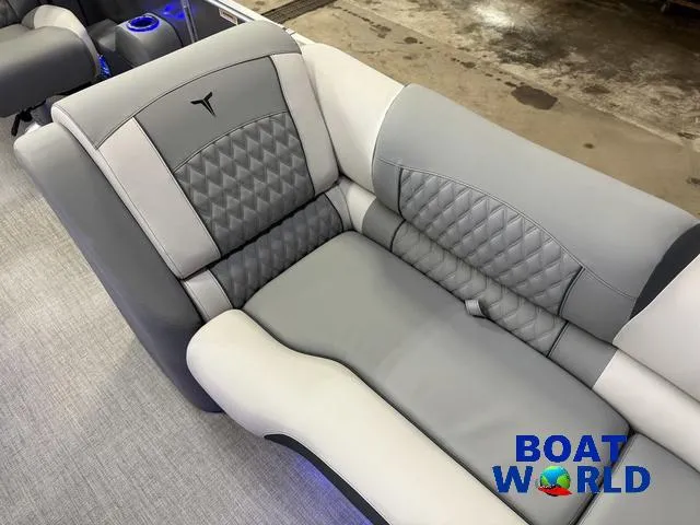 Slide: The Image of Tahoe Cascade 2385 Quad Lounge & Honda 4-Stroke EFI 2025 - 34