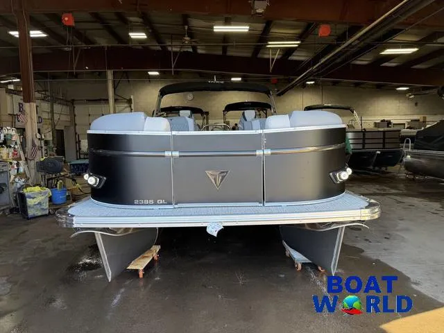 Slide: The Image of Tahoe Cascade 2385 Quad Lounge & Honda 4-Stroke EFI 2025 - 36