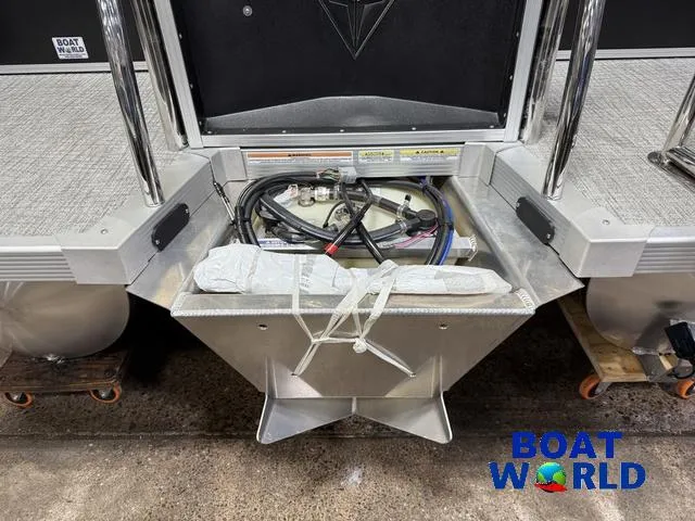 Slide: The Image of Tahoe Cascade 2385 Quad Lounge & Honda 4-Stroke EFI 2025 - 43