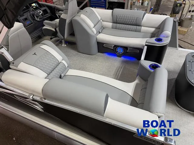 Slide: The Image of Tahoe Cascade 2385 Quad Lounge & Honda 4-Stroke EFI 2025 - 5