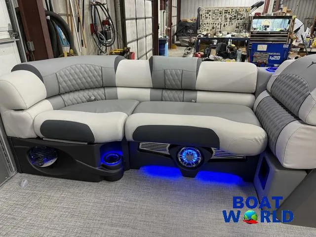 Slide: The Image of Tahoe Cascade 2385 Quad Lounge & Honda 4-Stroke EFI 2025 - 51