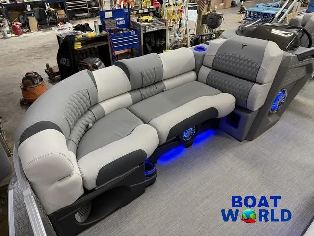 Slide: The Image of Tahoe Cascade 2385 Quad Lounge & Honda 4-Stroke EFI 2025 - 9