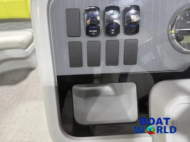 Slide: The Image of Tahoe Aura 2185 Quad Lounge & 75HP 4-Stroke EFI 2025 - 28