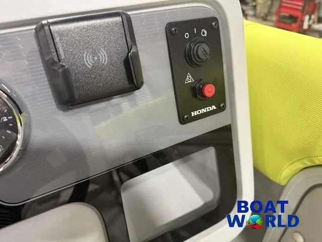 Slide: The Image of Tahoe Aura 2185 Quad Lounge & 75HP 4-Stroke EFI 2025 - 30