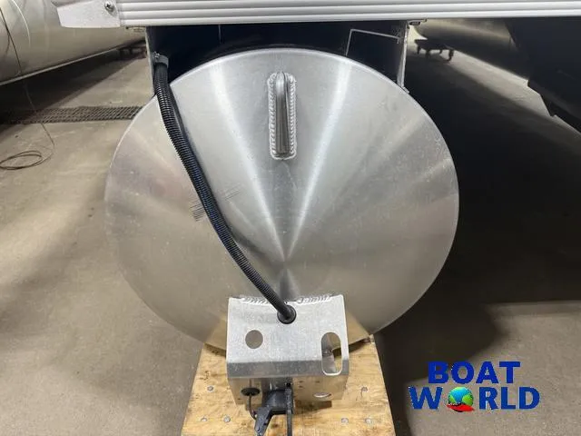 Slide: The Image of Tahoe Aura 2185 Quad Lounge & 75HP 4-Stroke EFI 2025 - 41