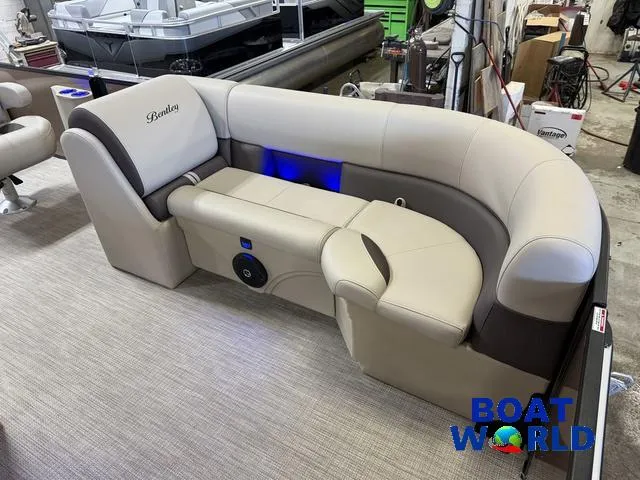 Slide: The Image of Bentley Pontoons Legacy 223 Swingback Tritoon & Honda 4-Stroke EFI 2025 - 10