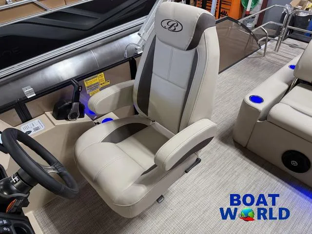 Slide: The Image of Bentley Pontoons Legacy 223 Swingback Tritoon & Honda 4-Stroke EFI 2025 - 13