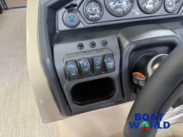 Slide: The Image of Bentley Pontoons Legacy 223 Swingback Tritoon & Honda 4-Stroke EFI 2025 - 15