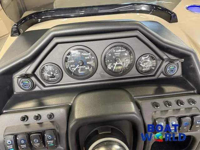 Slide: The Image of Bentley Pontoons Legacy 223 Swingback Tritoon & Honda 4-Stroke EFI 2025 - 16