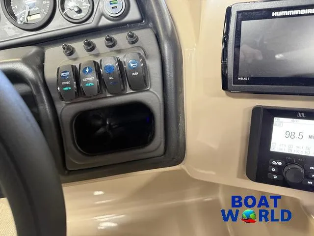 Slide: The Image of Bentley Pontoons Legacy 223 Swingback Tritoon & Honda 4-Stroke EFI 2025 - 17