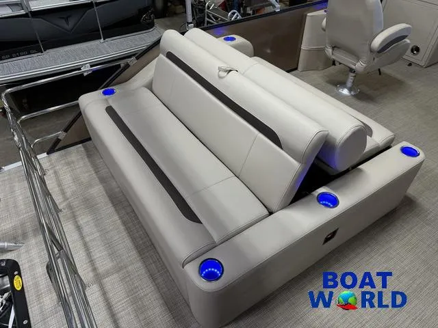 Slide: The Image of Bentley Pontoons Legacy 223 Swingback Tritoon & Honda 4-Stroke EFI 2025 - 21