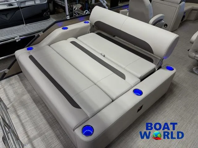 Slide: The Image of Bentley Pontoons Legacy 223 Swingback Tritoon & Honda 4-Stroke EFI 2025 - 22