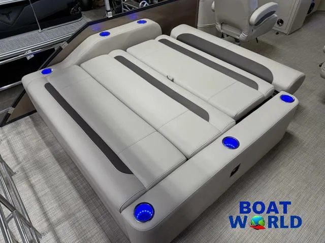 Slide: The Image of Bentley Pontoons Legacy 223 Swingback Tritoon & Honda 4-Stroke EFI 2025 - 23