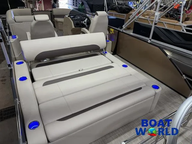 Slide: The Image of Bentley Pontoons Legacy 223 Swingback Tritoon & Honda 4-Stroke EFI 2025 - 25