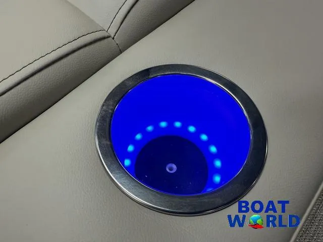 Slide: The Image of Bentley Pontoons Legacy 223 Swingback Tritoon & Honda 4-Stroke EFI 2025 - 28