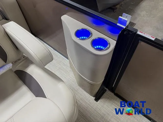 Slide: The Image of Bentley Pontoons Legacy 223 Swingback Tritoon & Honda 4-Stroke EFI 2025 - 29