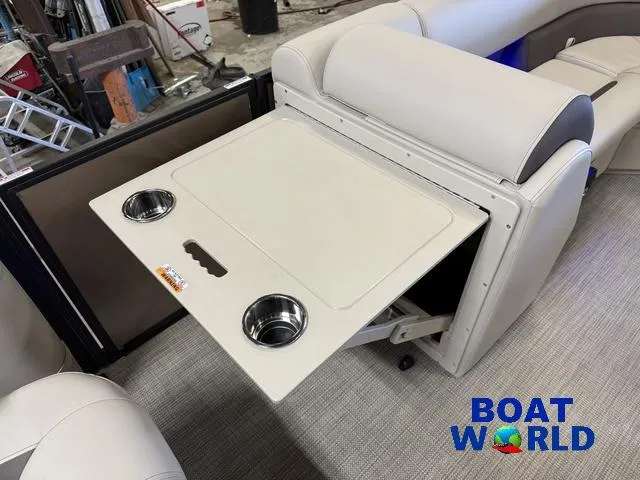 Slide: The Image of Bentley Pontoons Legacy 223 Swingback Tritoon & Honda 4-Stroke EFI 2025 - 31