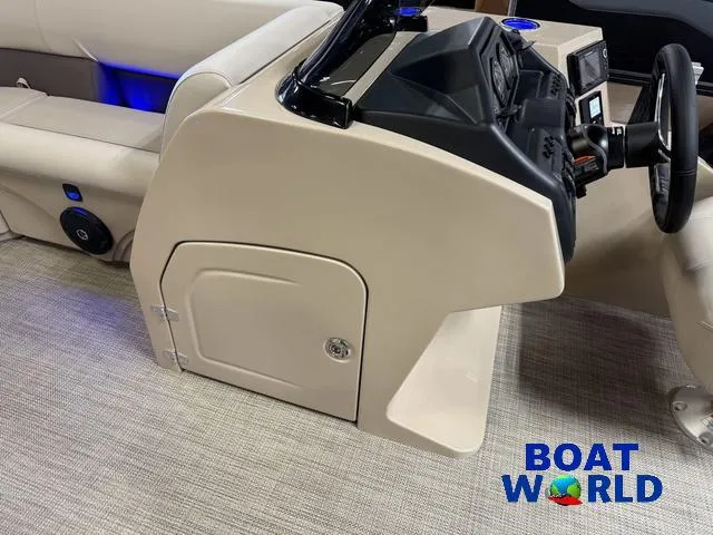 Slide: The Image of Bentley Pontoons Legacy 223 Swingback Tritoon & Honda 4-Stroke EFI 2025 - 32