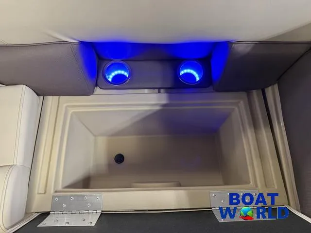 Slide: The Image of Bentley Pontoons Legacy 223 Swingback Tritoon & Honda 4-Stroke EFI 2025 - 36