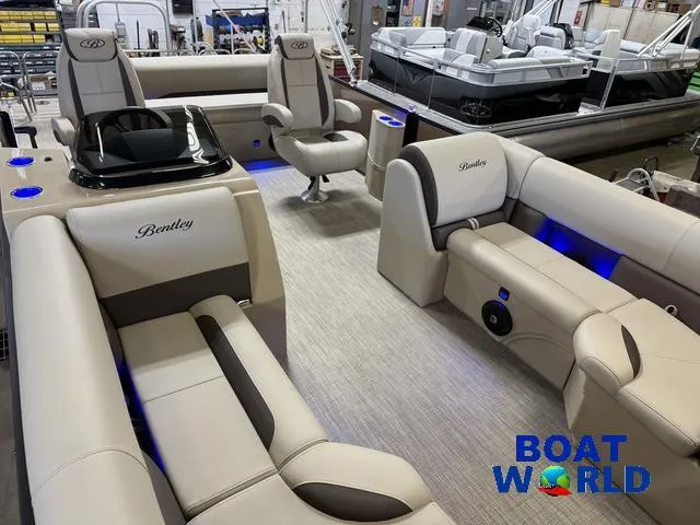 Slide: The Image of Bentley Pontoons Legacy 223 Swingback Tritoon & Honda 4-Stroke EFI 2025 - 39