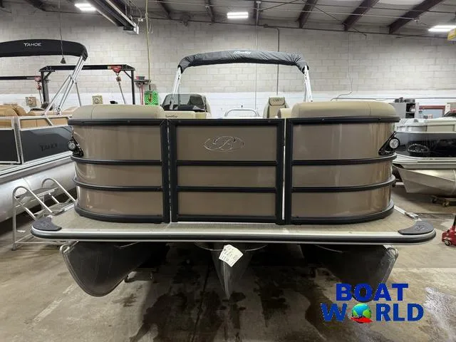 Slide: The Image of Bentley Pontoons Legacy 223 Swingback Tritoon & Honda 4-Stroke EFI 2025 - 40