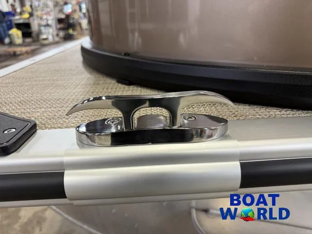 Slide: The Image of Bentley Pontoons Legacy 223 Swingback Tritoon & Honda 4-Stroke EFI 2025 - 42