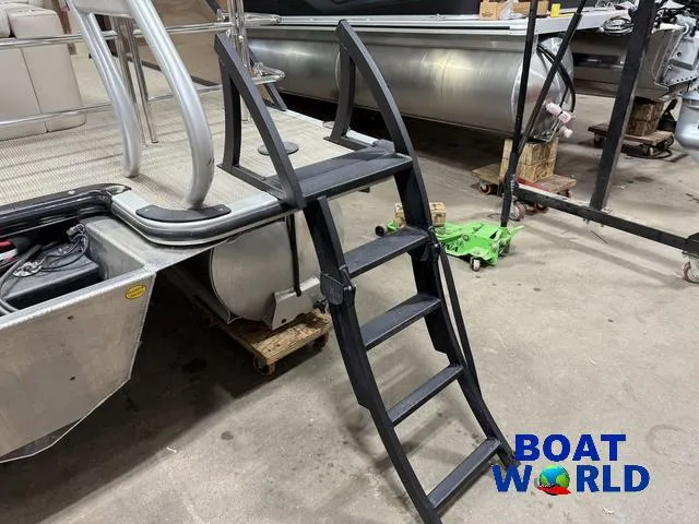 Slide: The Image of Bentley Pontoons Legacy 223 Swingback Tritoon & Honda 4-Stroke EFI 2025 - 49