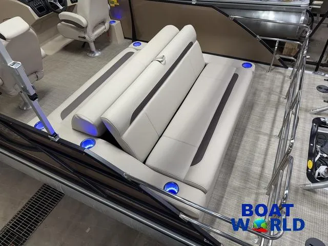 Slide: The Image of Bentley Pontoons Legacy 223 Swingback Tritoon & Honda 4-Stroke EFI 2025 - 5