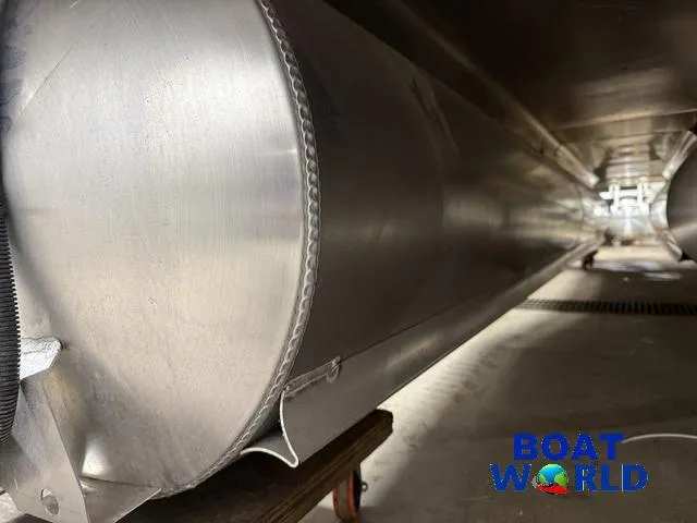 Slide: The Image of Bentley Pontoons Legacy 223 Swingback Tritoon & Honda 4-Stroke EFI 2025 - 50