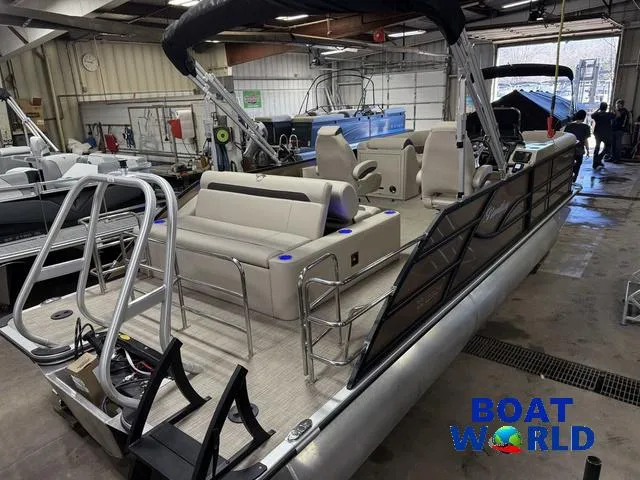 Slide: The Image of Bentley Pontoons Legacy 223 Swingback Tritoon & Honda 4-Stroke EFI 2025 - 56